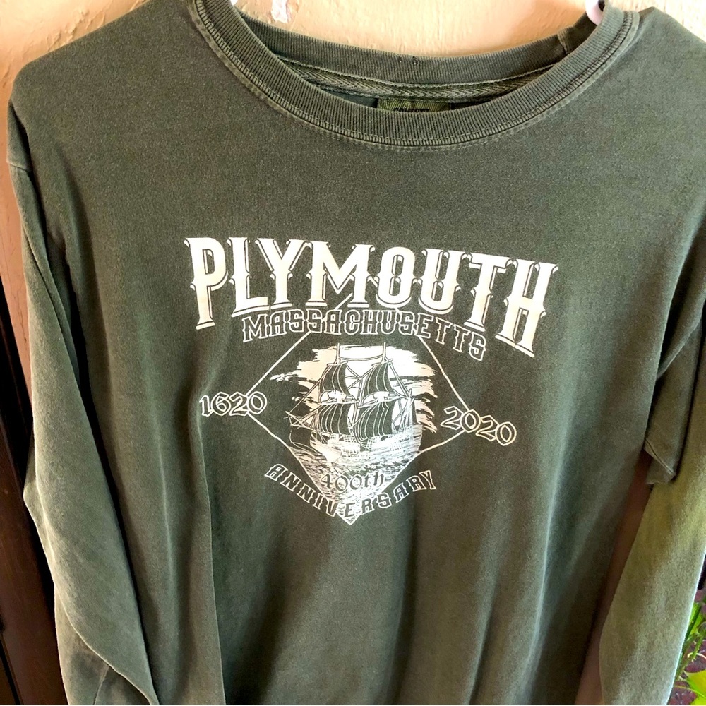 Plymouth Massachusetts 400th Anniversary Long Sleeve Tshirt. Olive. Size Small